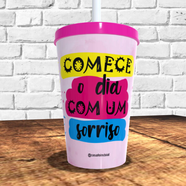 COPO COM CANUDO HOLOGRÁFICO 550ML REF0256 - CASA FÉ