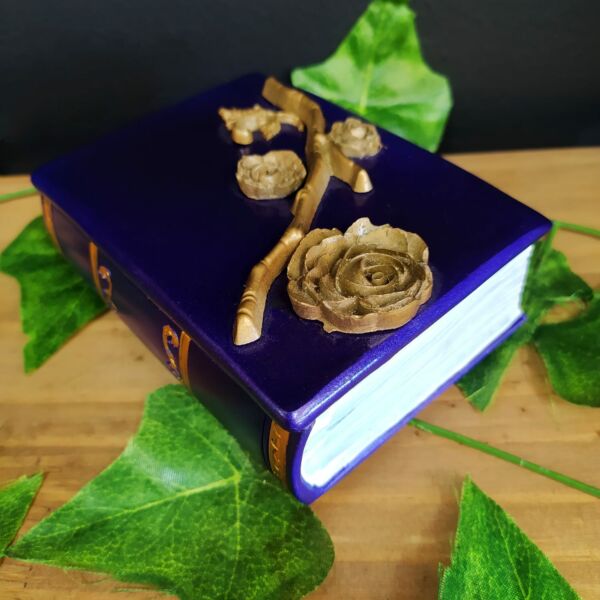 PORTA OBJETOS EM RESINA LIVRO ROXO COM ROSAS 12X9X6CM