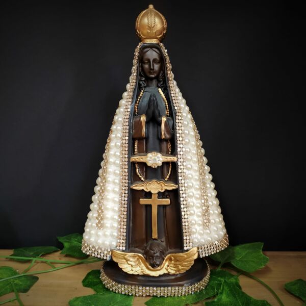 IMAGEM EM GESSO NOSSA SENHORA APARECIDA COM PEROLAS BRANCAS 30CM